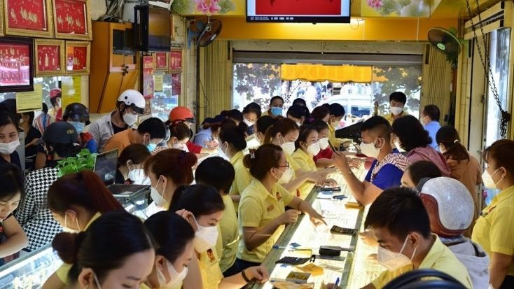 Quầy vàng rực rỡ mùa Vía Thần Tài với trang trí lễ hội