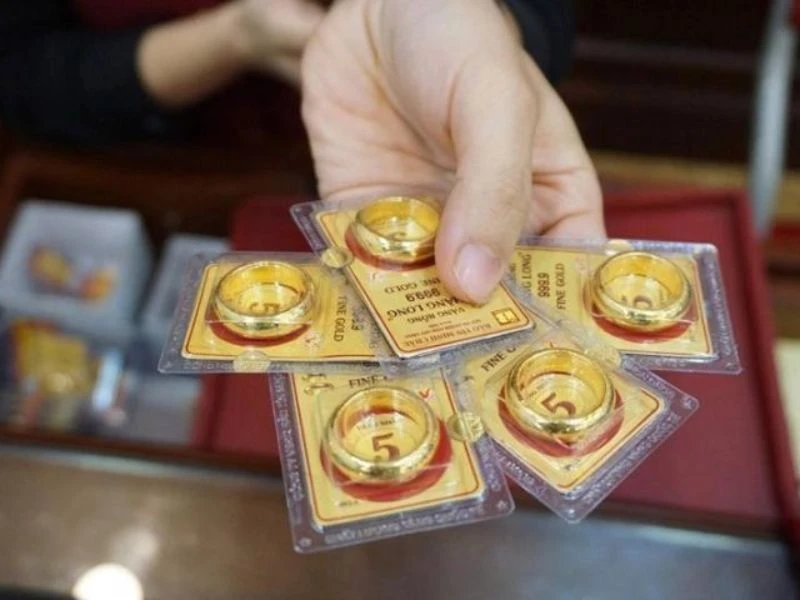 Giá vàng năm 2004 là bao nhiêu? Lịch sử giá vàng 9999 năm 2004 chi tiết từ A–Z