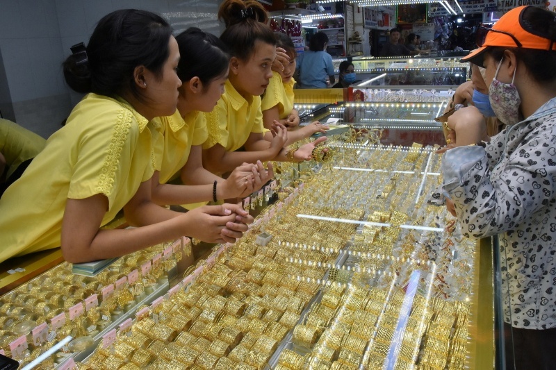 Giá vàng ngày 25/9: SJC giữ 144,4 triệu, thế giới dưới 4.300 USD