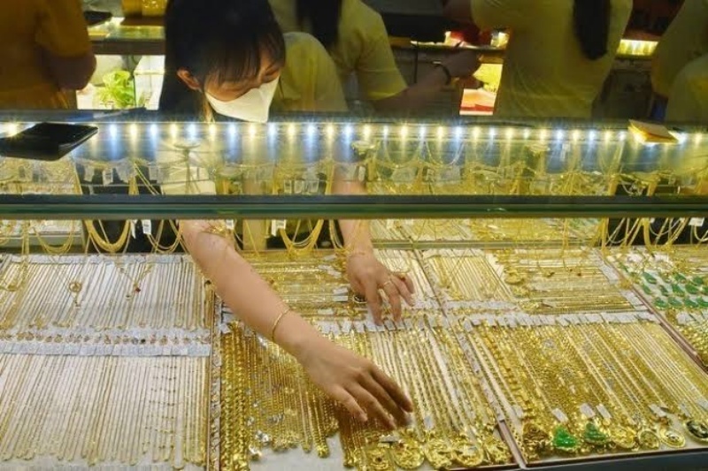 Giá vàng ngày 2/10/2026: SJC giảm còn 143,5 triệu/lượng